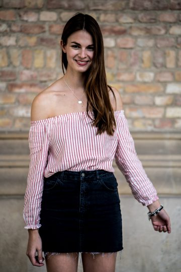 gestreiftes Off-Shoulder Shirt