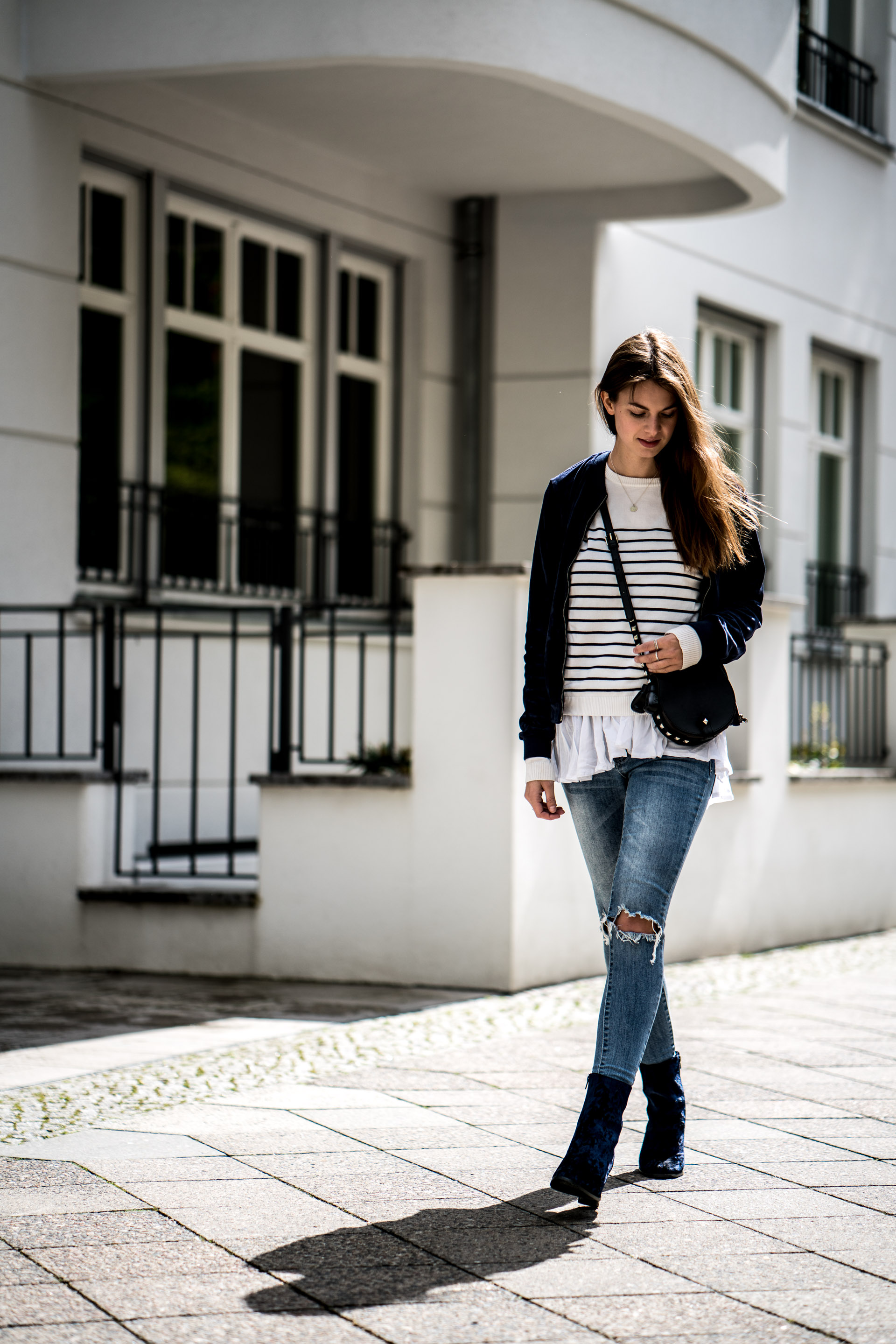 Blue Velvet Boots || What to wear in spring || Fashionblog Berlin