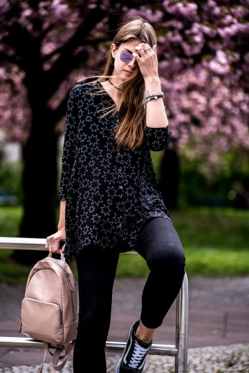 Sonnenbrille mit lila Gläsern