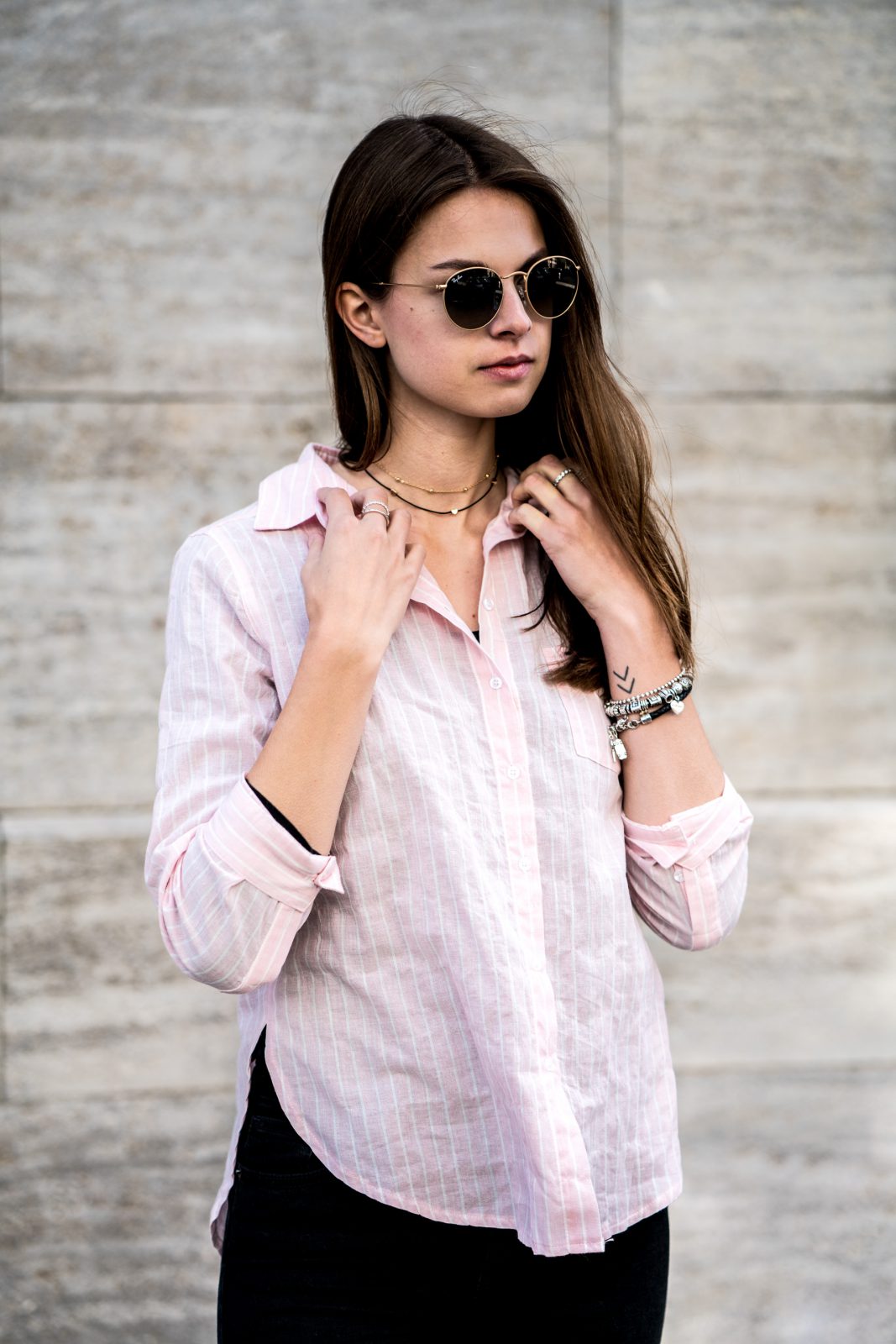 Pink Shirt and Black Jeans Casual Spring Outfit