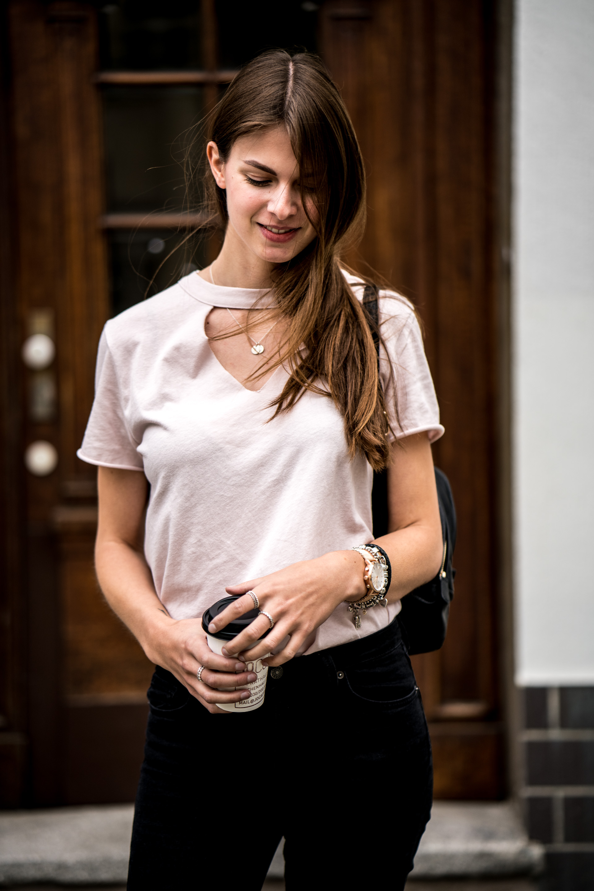 V-Neck Choker T-Shirt Trend 2017 || Fashionblog Berlin