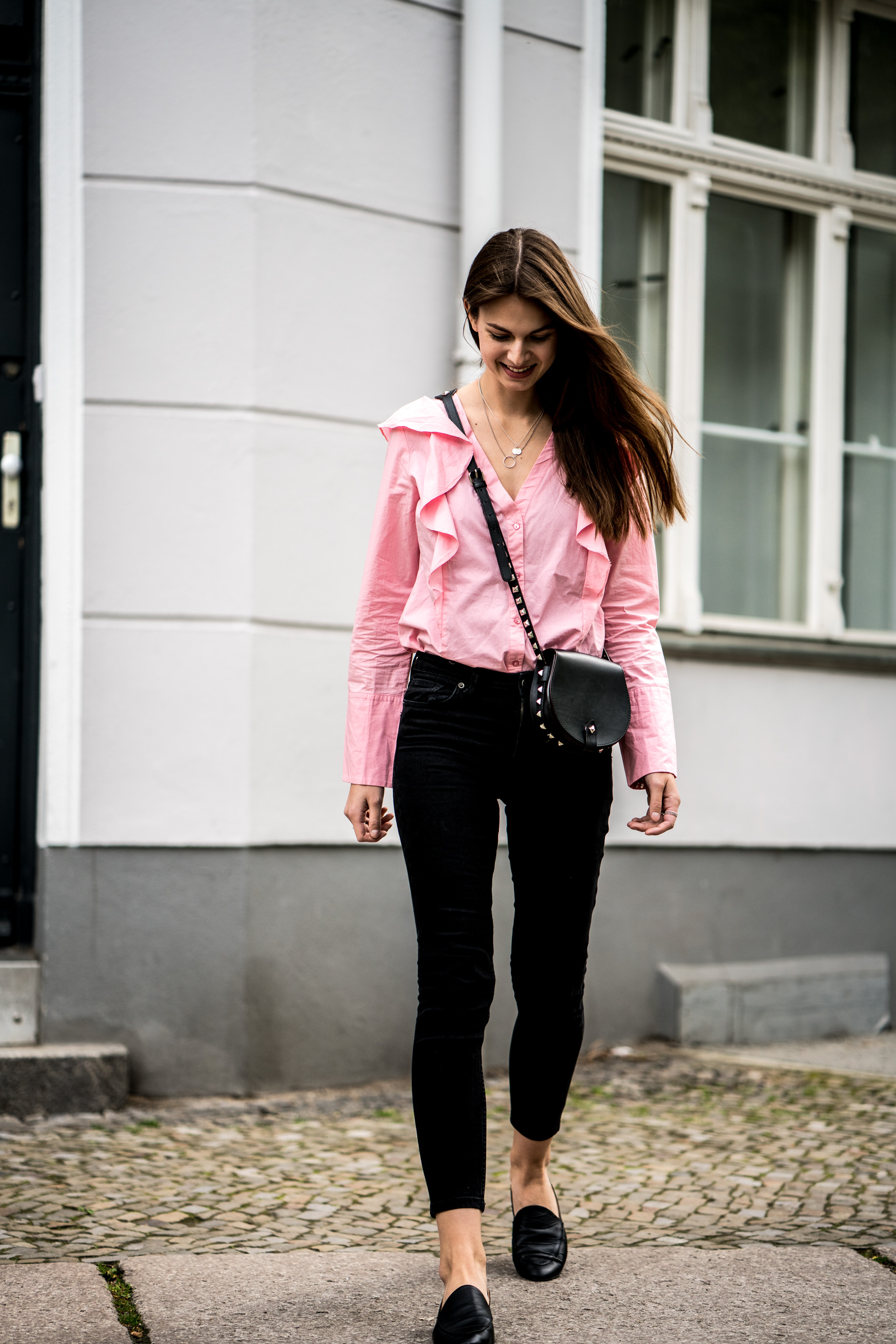How to wear a Pink Shirt with Ruffles Spring Outfit 2017