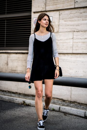 Striped Shirt x Black Dress || Dress over Shirt Trend || Fashionblog Berlin