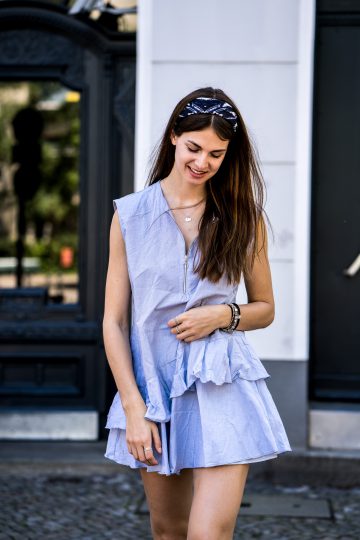 Shades of Blue - Blue dress, blue shoes and blue headscarf