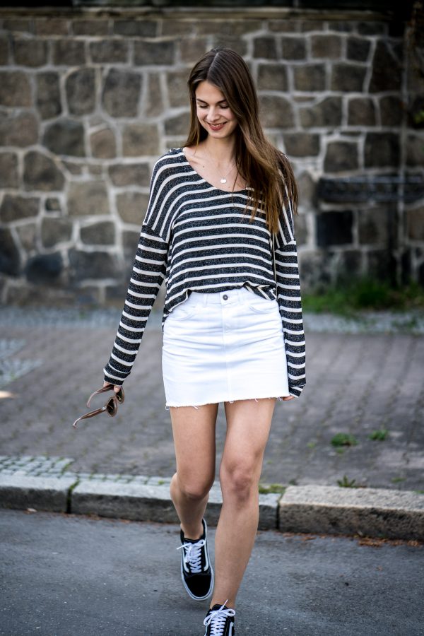 How to wear a White Denim Skirt Summer Outfit 2017