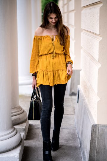 How to wear off shoulder?