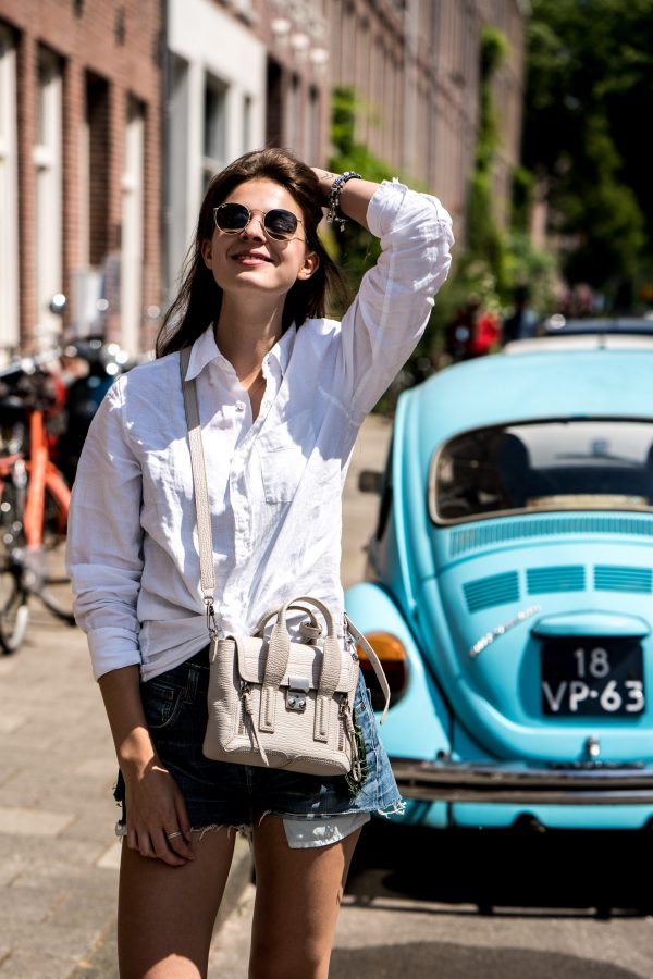 White Shirt and Denim Shorts in Amsterdam || How to wear Levi's Shorts