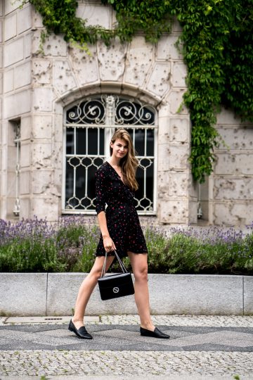 black Kleid with flower print