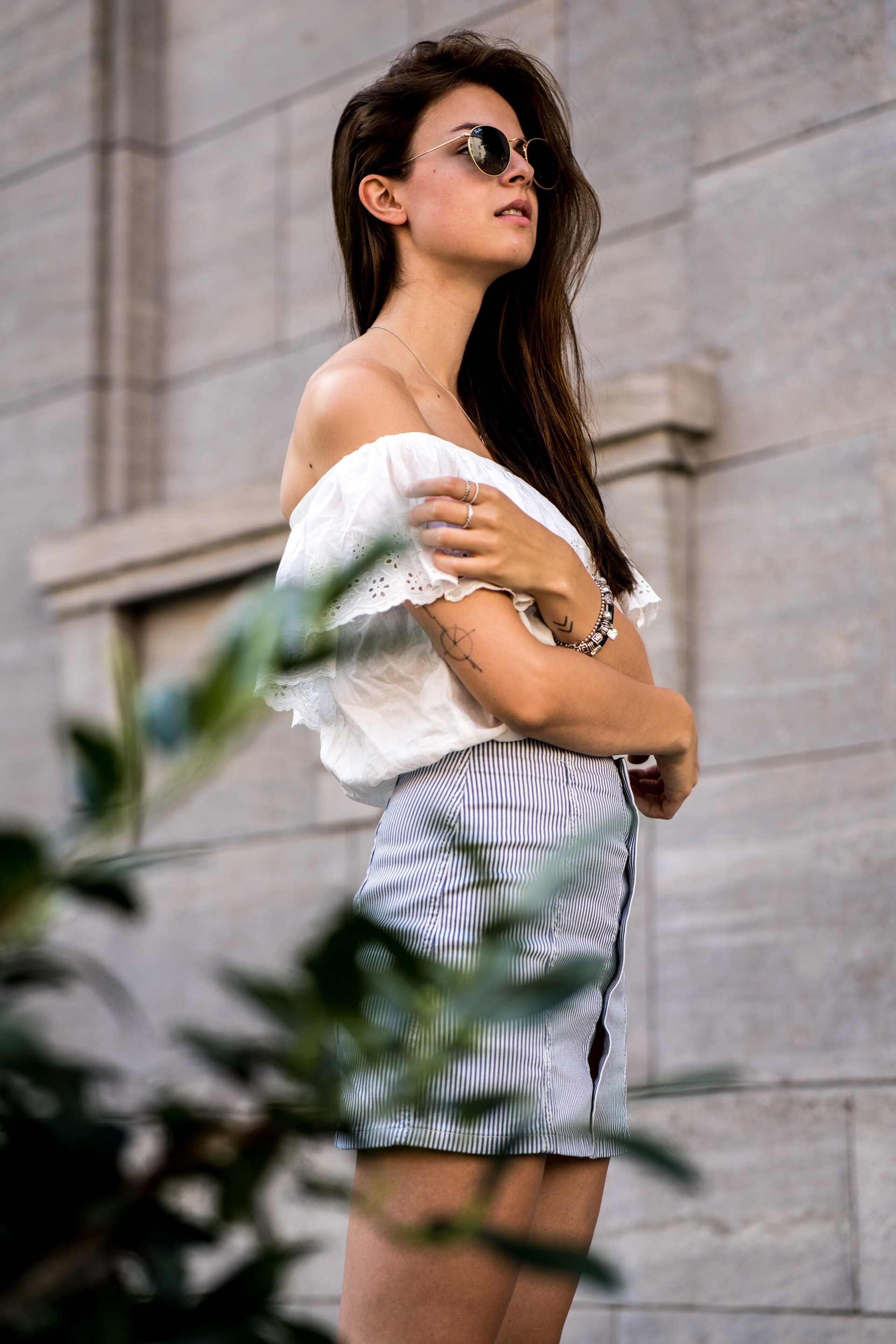 How to combine a white off shoulder shirt in summer || Fashionblog Berlin