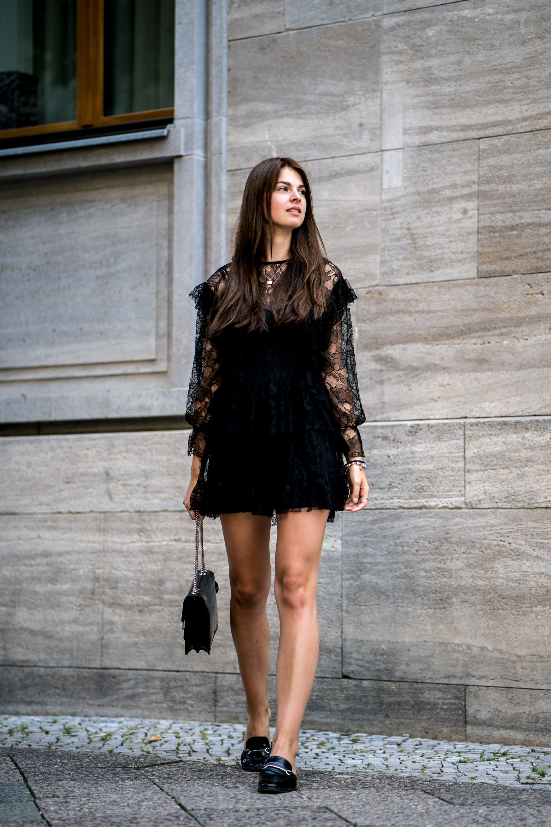 Wearing a Black Lace Dress in Summer Fashionblog Berlin