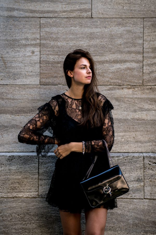 Wearing a Black Lace Dress in Summer || Fashionblog Berlin