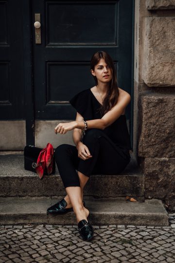 Wie trägt man Mule Sandalen