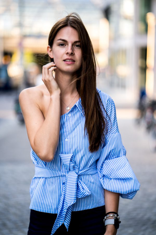 Shirt with balloon sleeve