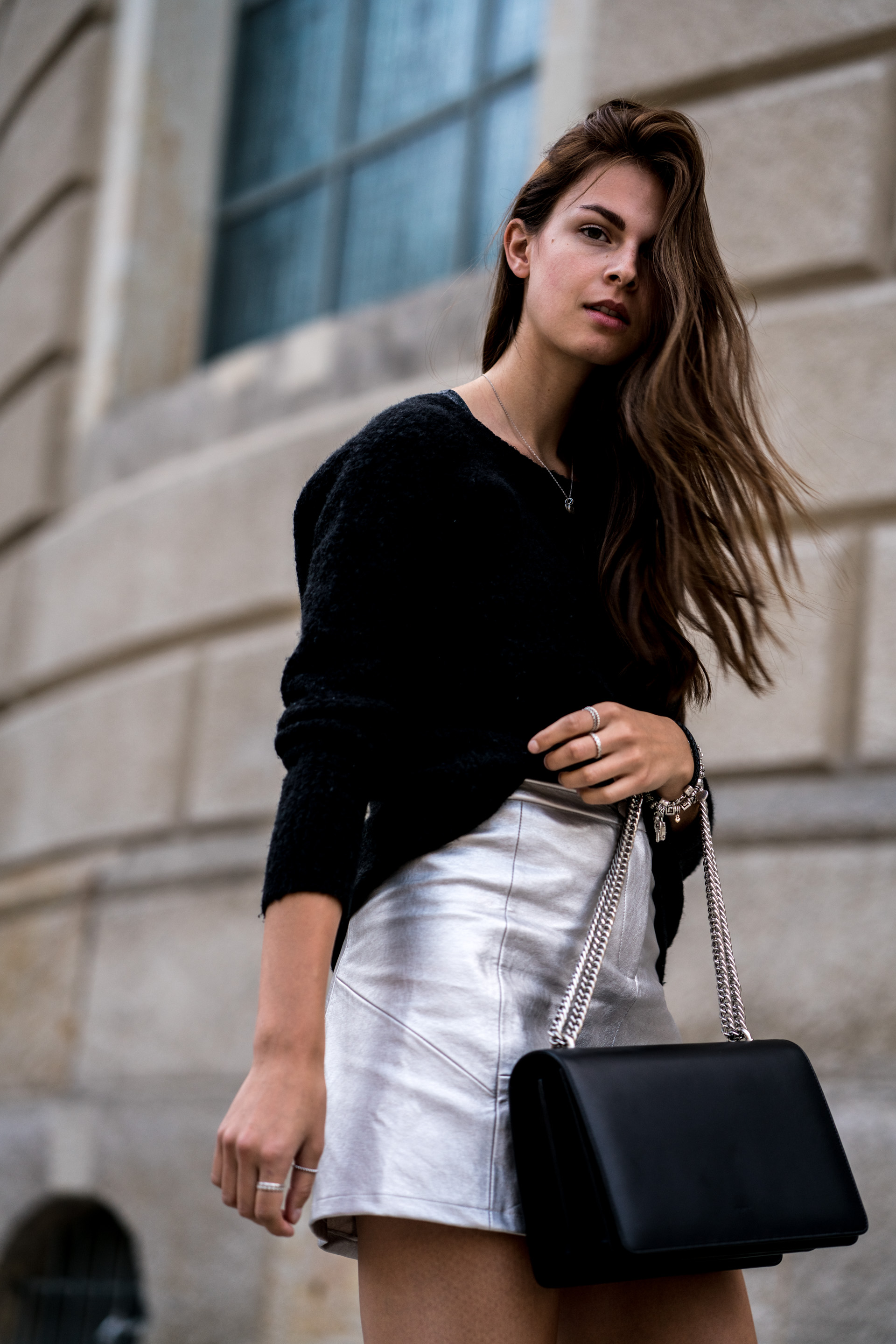 How to combine a silver skirt Fashionblog Berlin Autumn Outfit