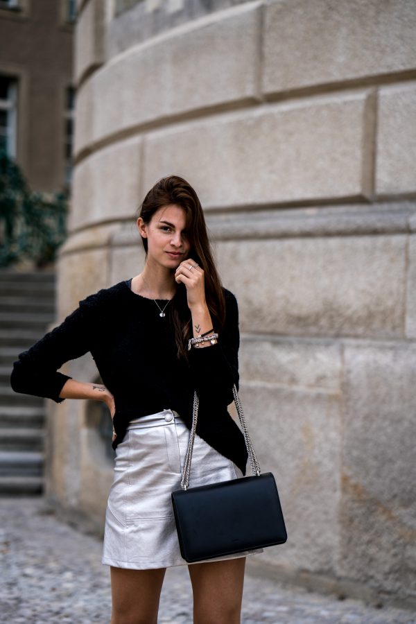 How to combine a silver skirt || Fashionblog Berlin || Autumn Outfit