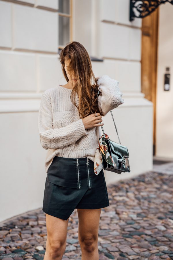 how to wear a skirt in autumn