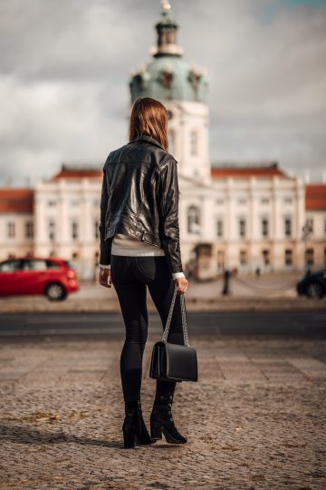 How to wear black Jeans