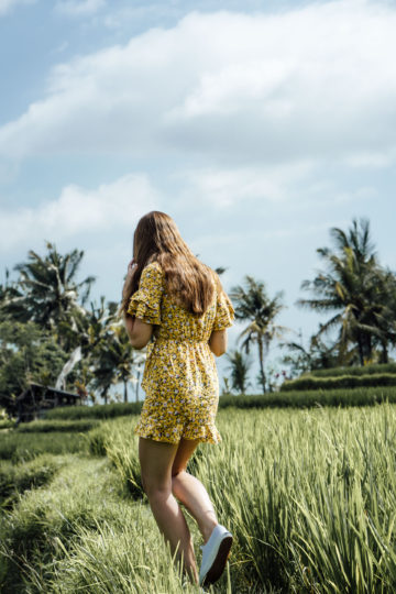 how to wear a yellow dress