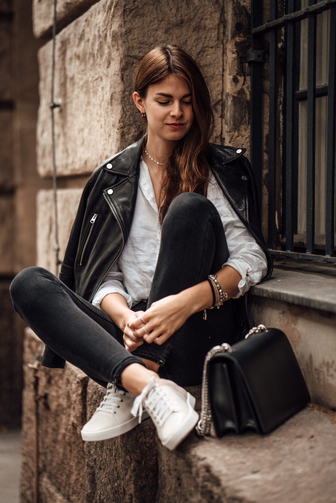 Woman's Outfit Idea: Leather Jacket and White Shirt || Casual Chic Outfit