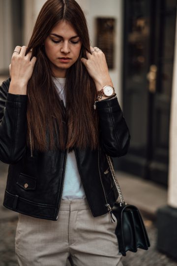 How to style a leather jacket in a casual chic way for autumn