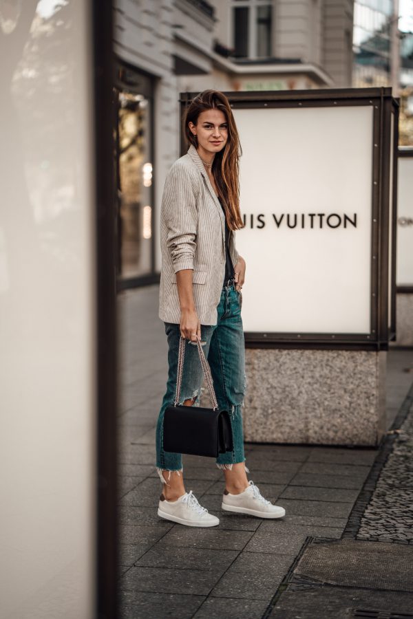 Whaelse_Fashionblog_Light_Blazer_Boyfriend_Jeans-11