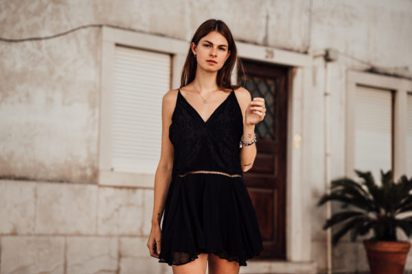 black Kleid with Cut Outs
