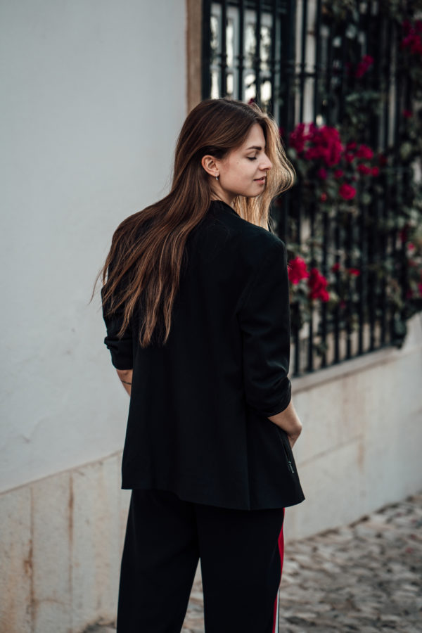 how to wear a black Blazer