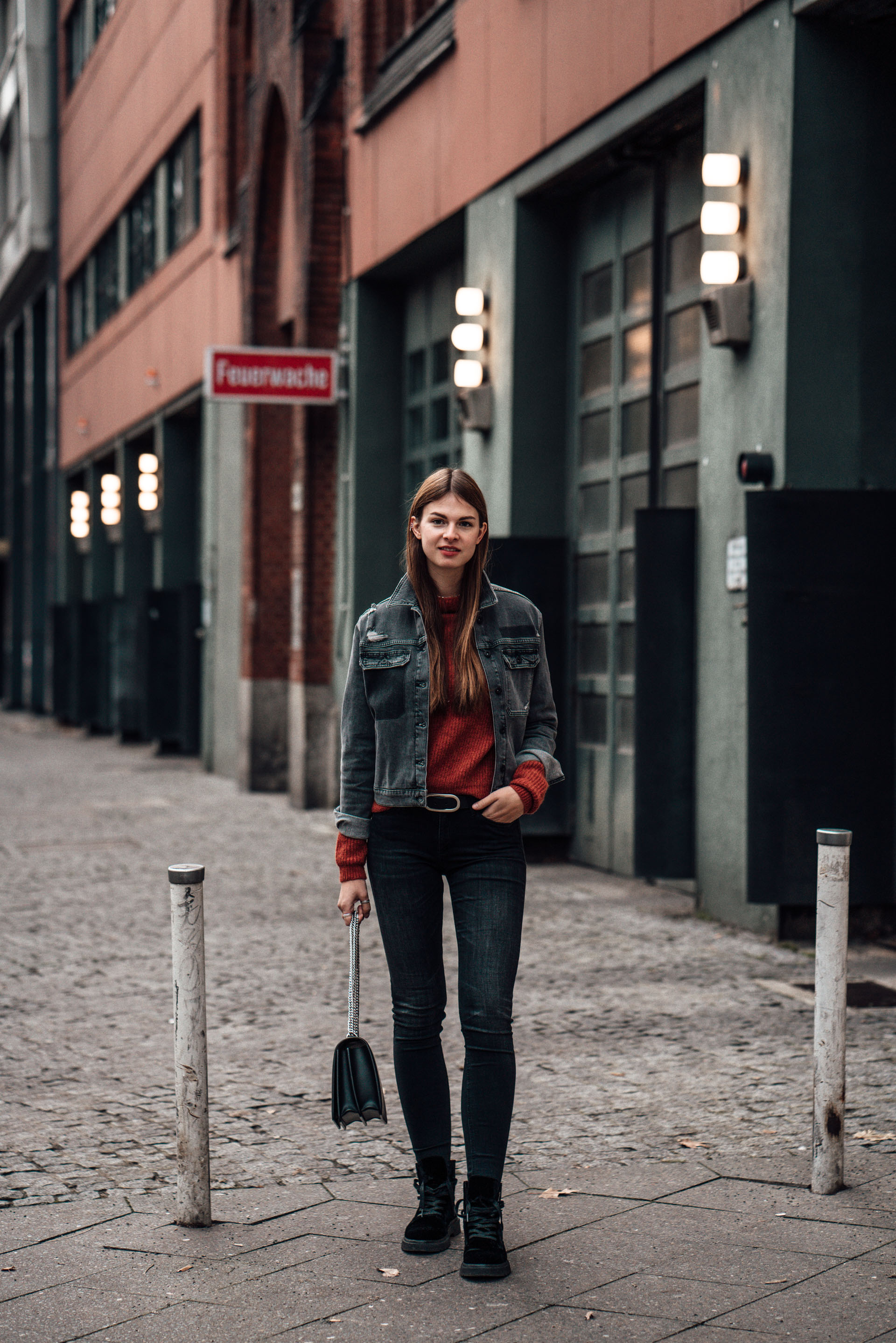 How to wear a denim jacket in winter Layering Outfit Fashionblog