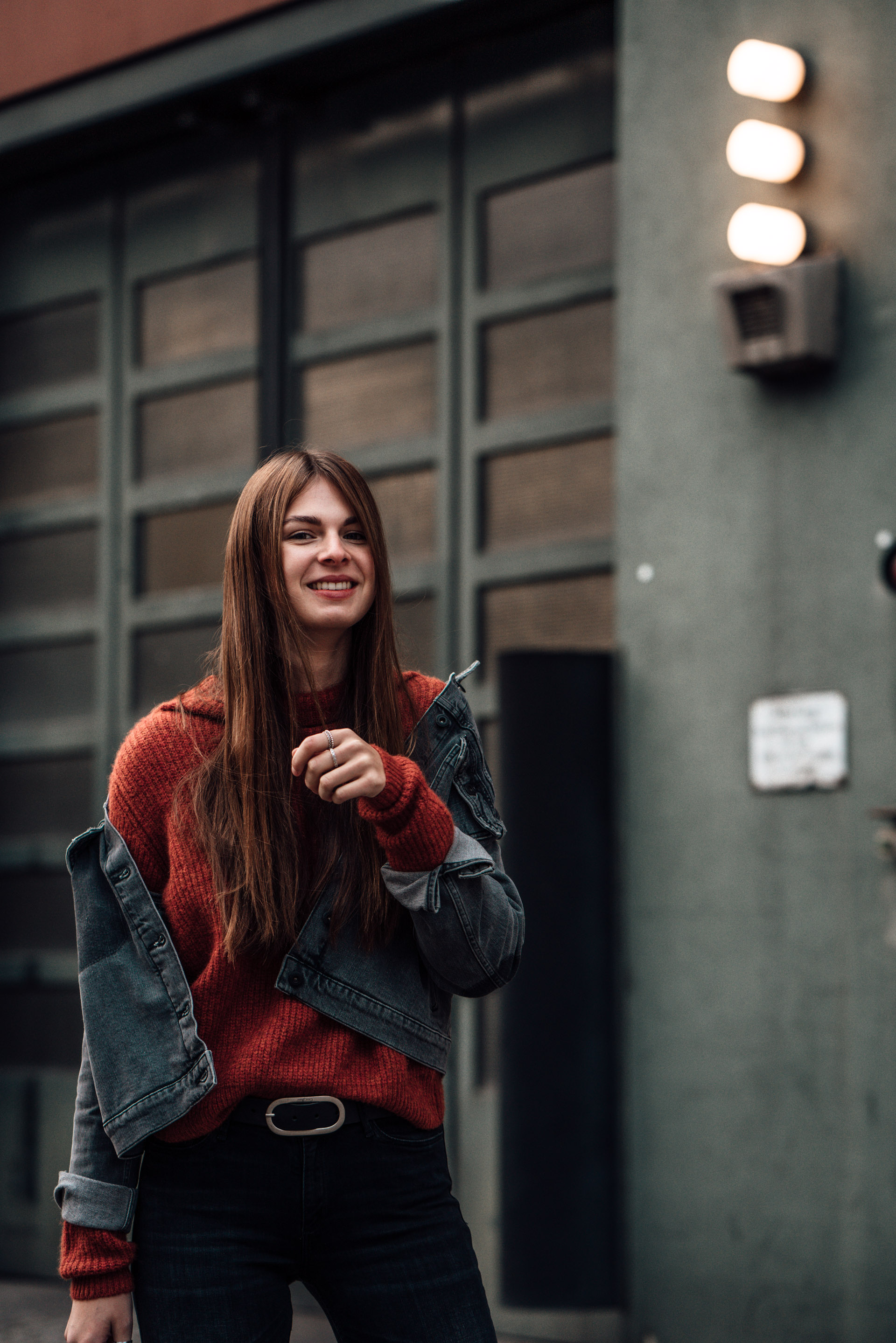 How to wear a denim jacket in winter Layering Outfit Fashionblog