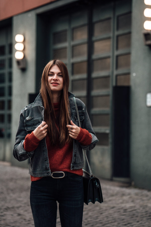 How to wear a denim jacket in winter Layering Outfit Fashionblog