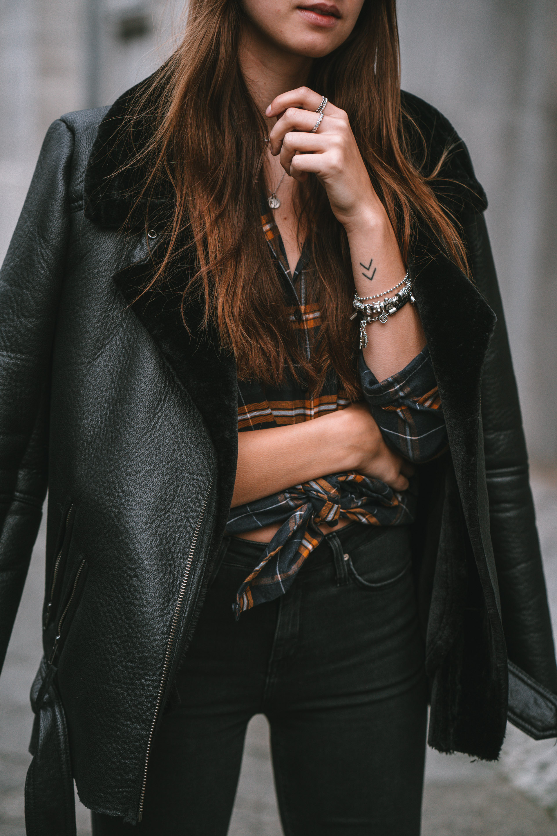 how to wear oversized plaid shirt