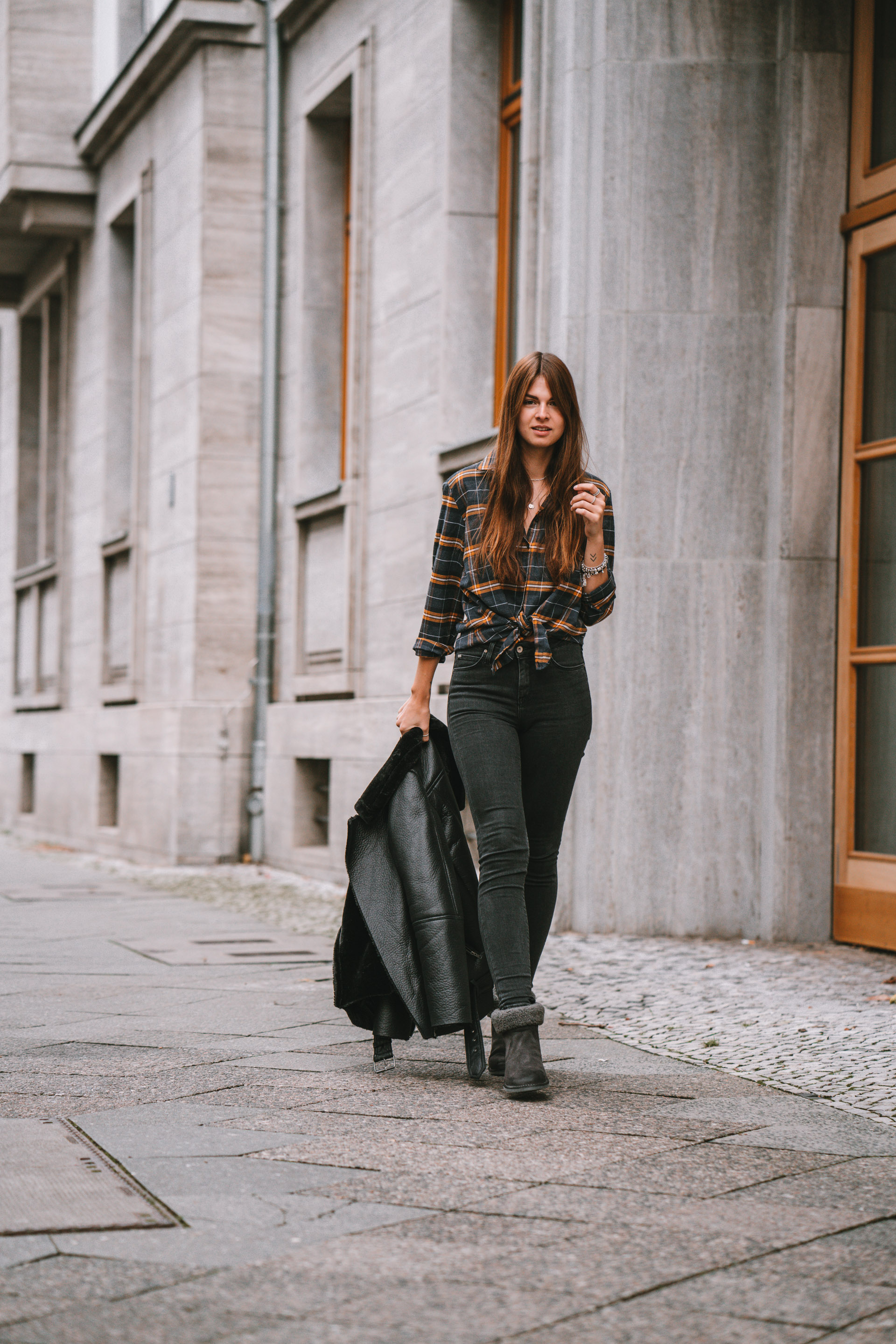 how to wear oversized plaid shirt