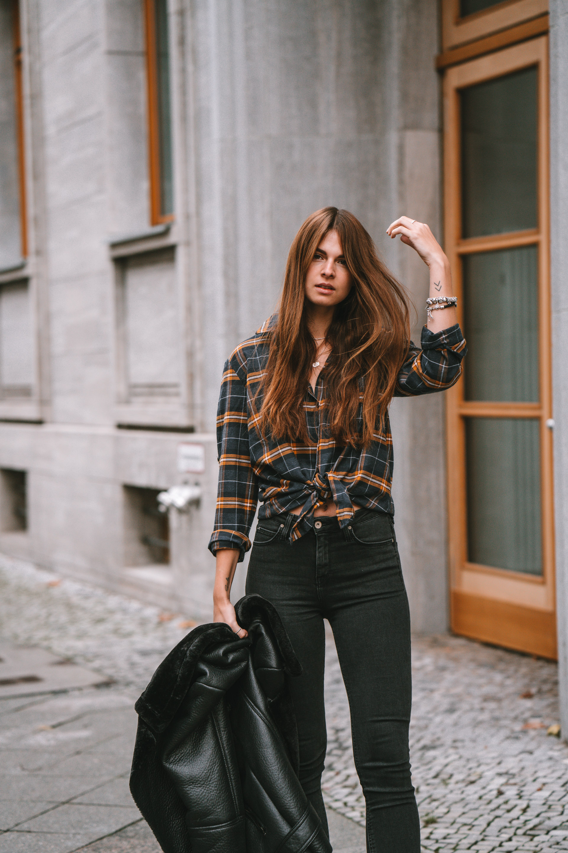 how to wear oversized plaid shirt