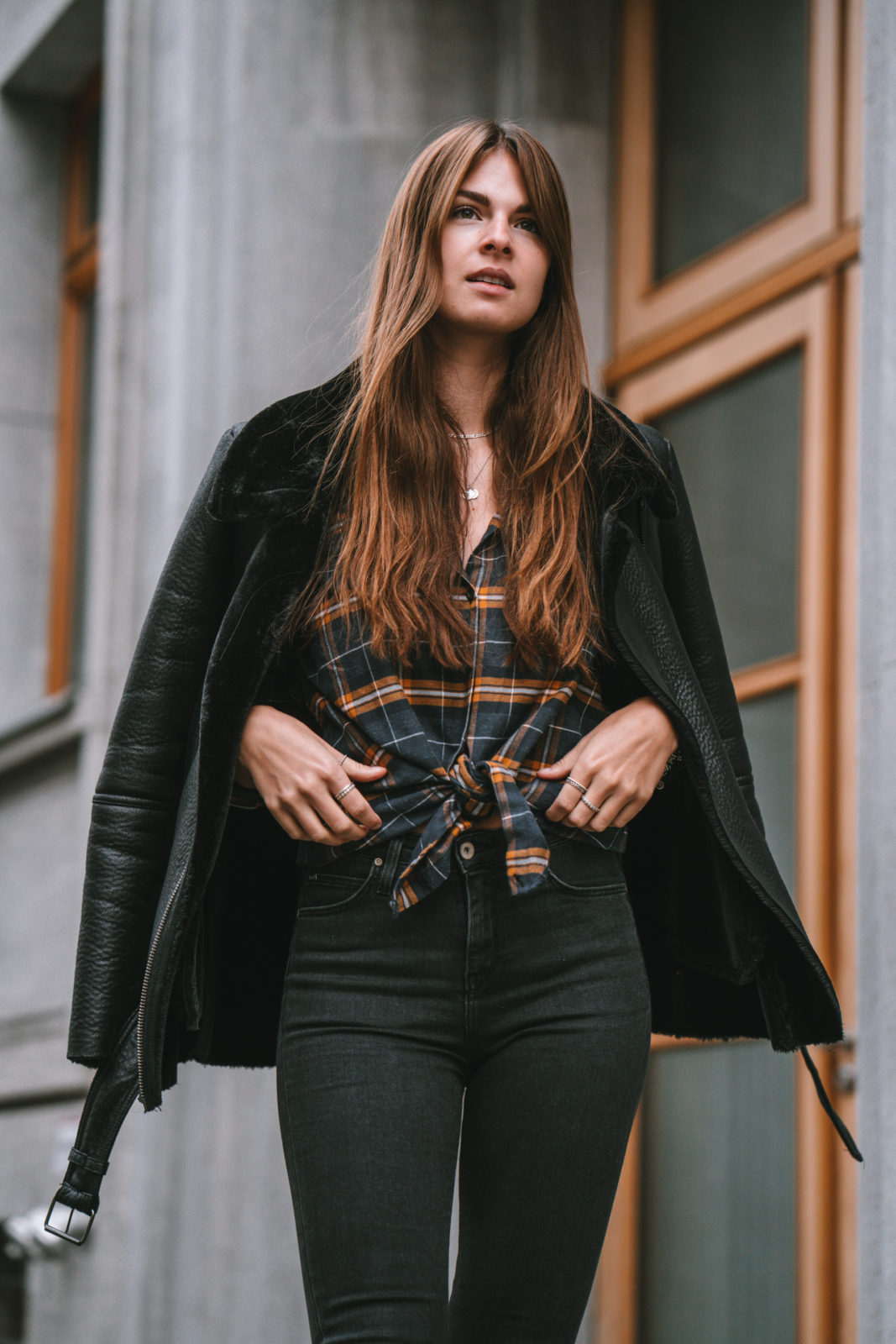 how to wear oversized plaid shirt