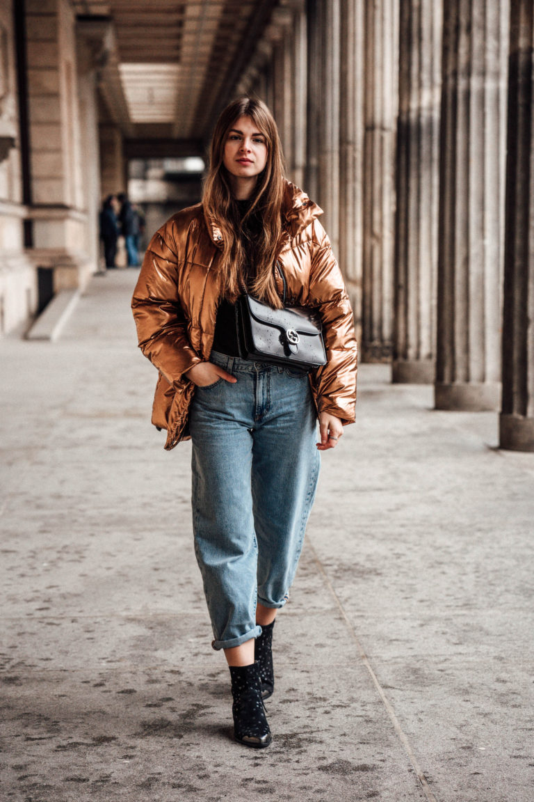 Metallic Puffer Jacket combined with Baggy Jeans || Fashionblog Berlin