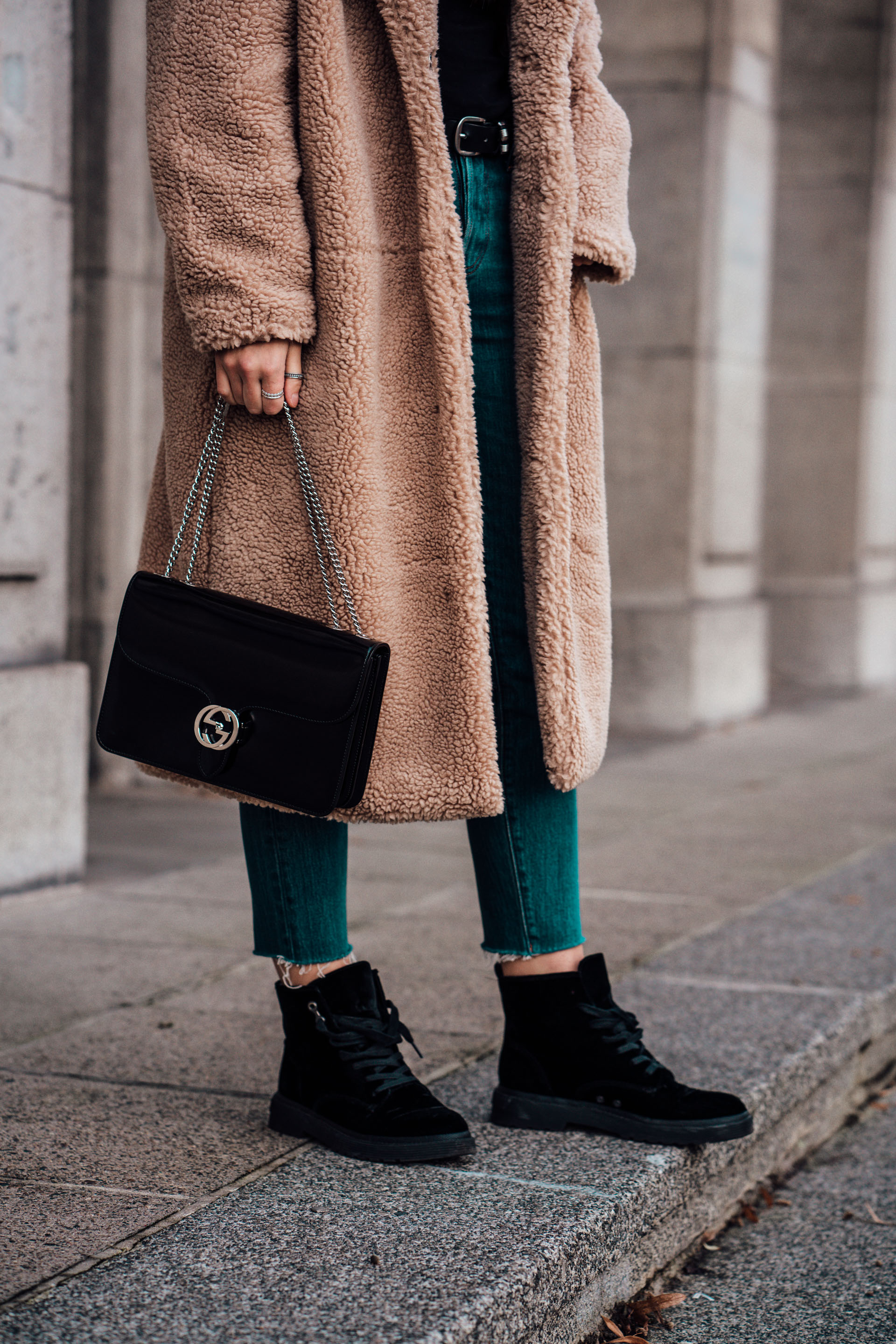 How to wear a teddy coat this winter 2018 Fashionblog Berlin