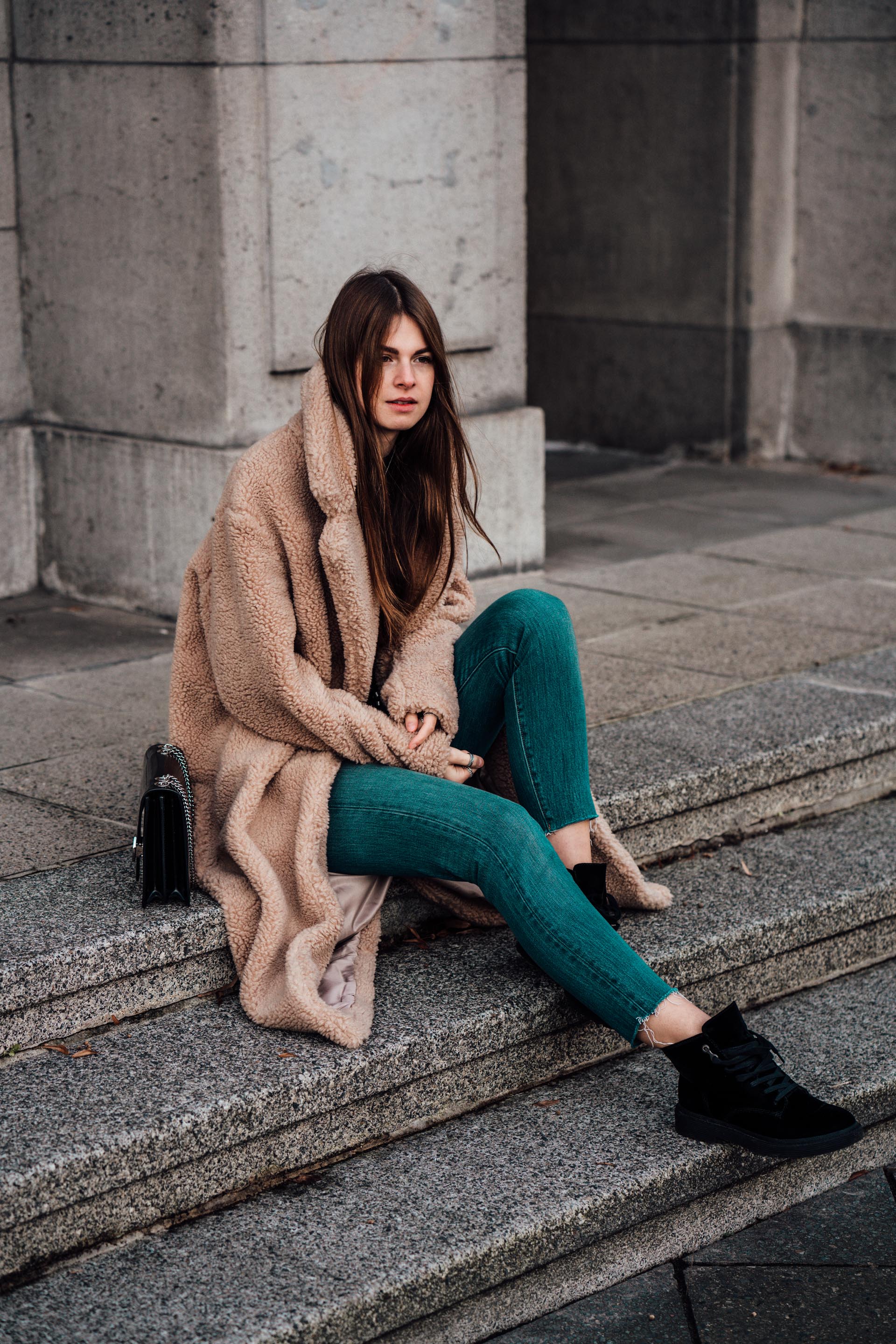 How to wear a teddy coat this winter 2018 Fashionblog Berlin