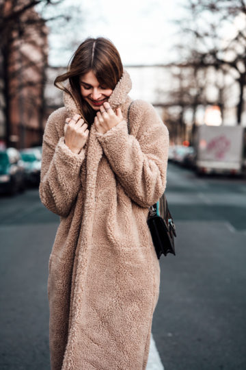 How to wear a teddy coat this winter 2018 || Fashionblog Berlin