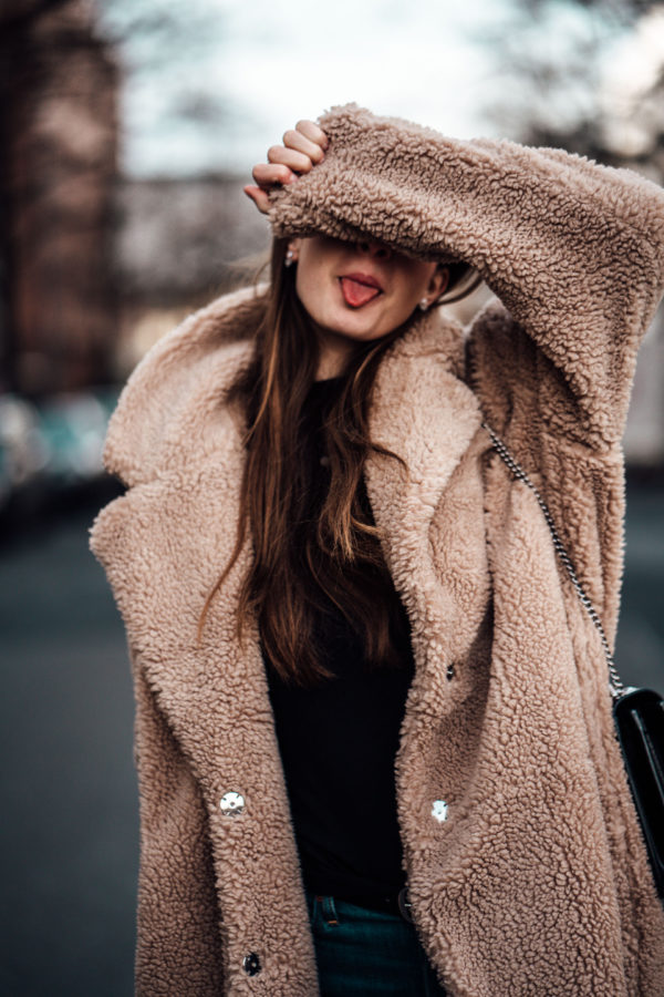 Whaelse_Fashionblog_Berlin_Teddy_Coat-19