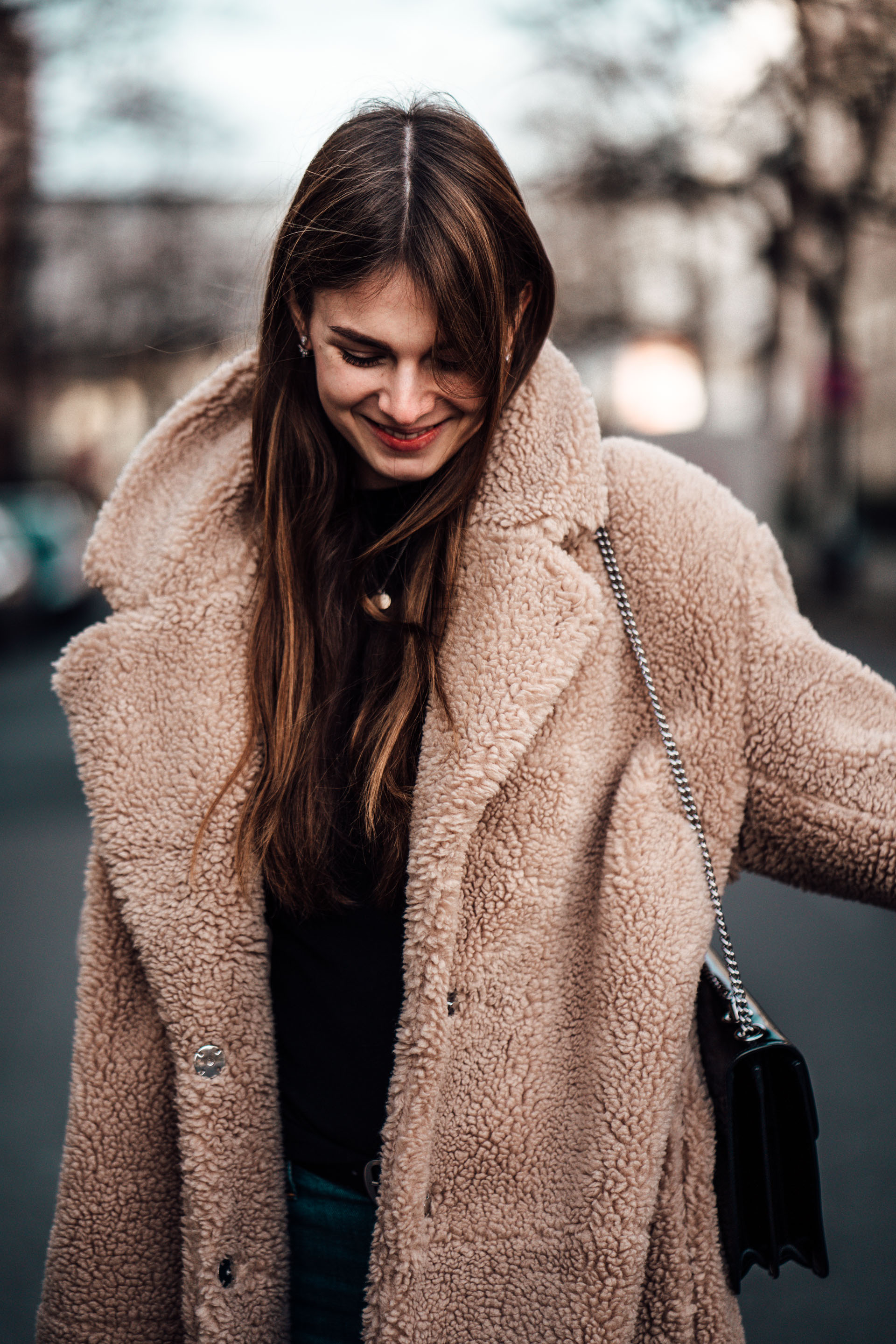 How to wear a teddy coat this winter 2018 Fashionblog Berlin