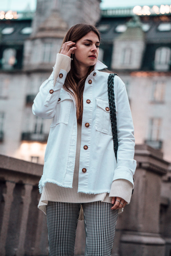 how to wear a white denim jacket