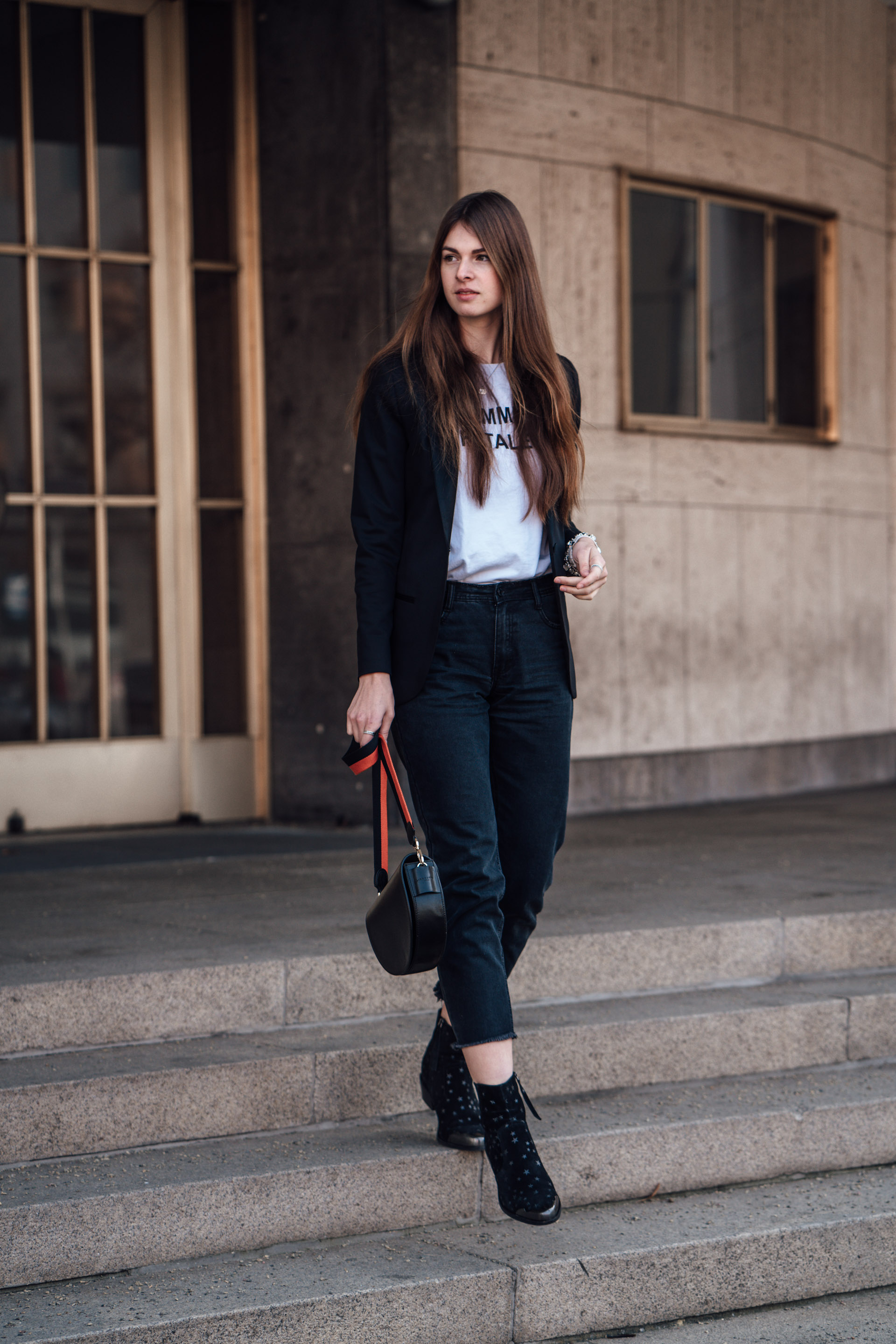 Chic Blazer combined with Mom Jeans || Spring Outfit || Modeblog Berlin