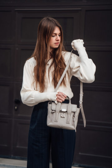 Wie trÃ¤gt man eine cross-body Tasche