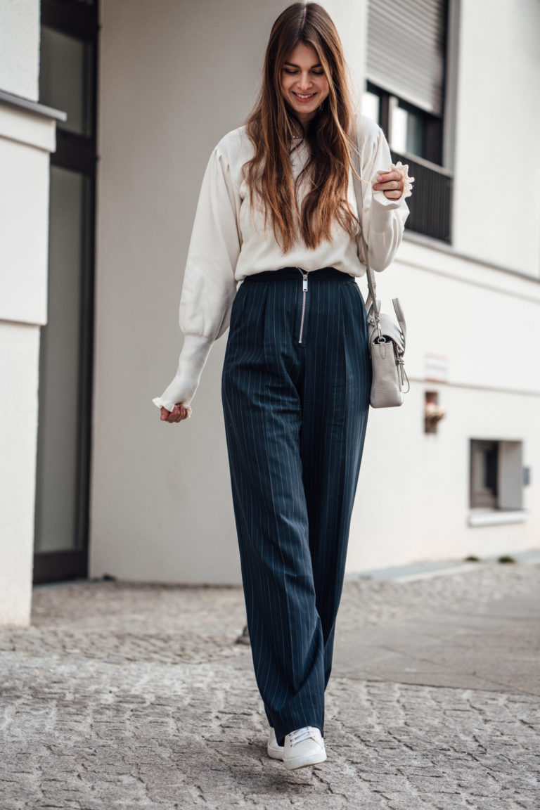 How to wear pinstripe pants with zipper detail Fashionblog Berlin