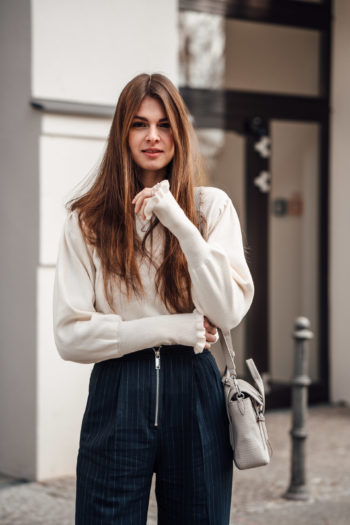 How to wear: pinstripe pants with zipper detail || Fashionblog Berlin