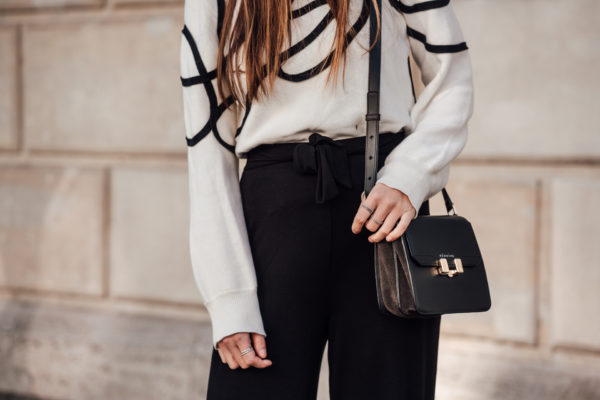 schwarze Tasche mit grauen Details