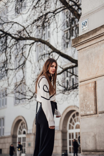 weite schwarze Hose