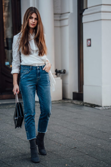 Mom Jeans kombiniert mit weiÃer Bluse
