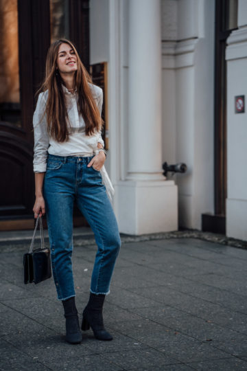 how to wear Mom Jeans