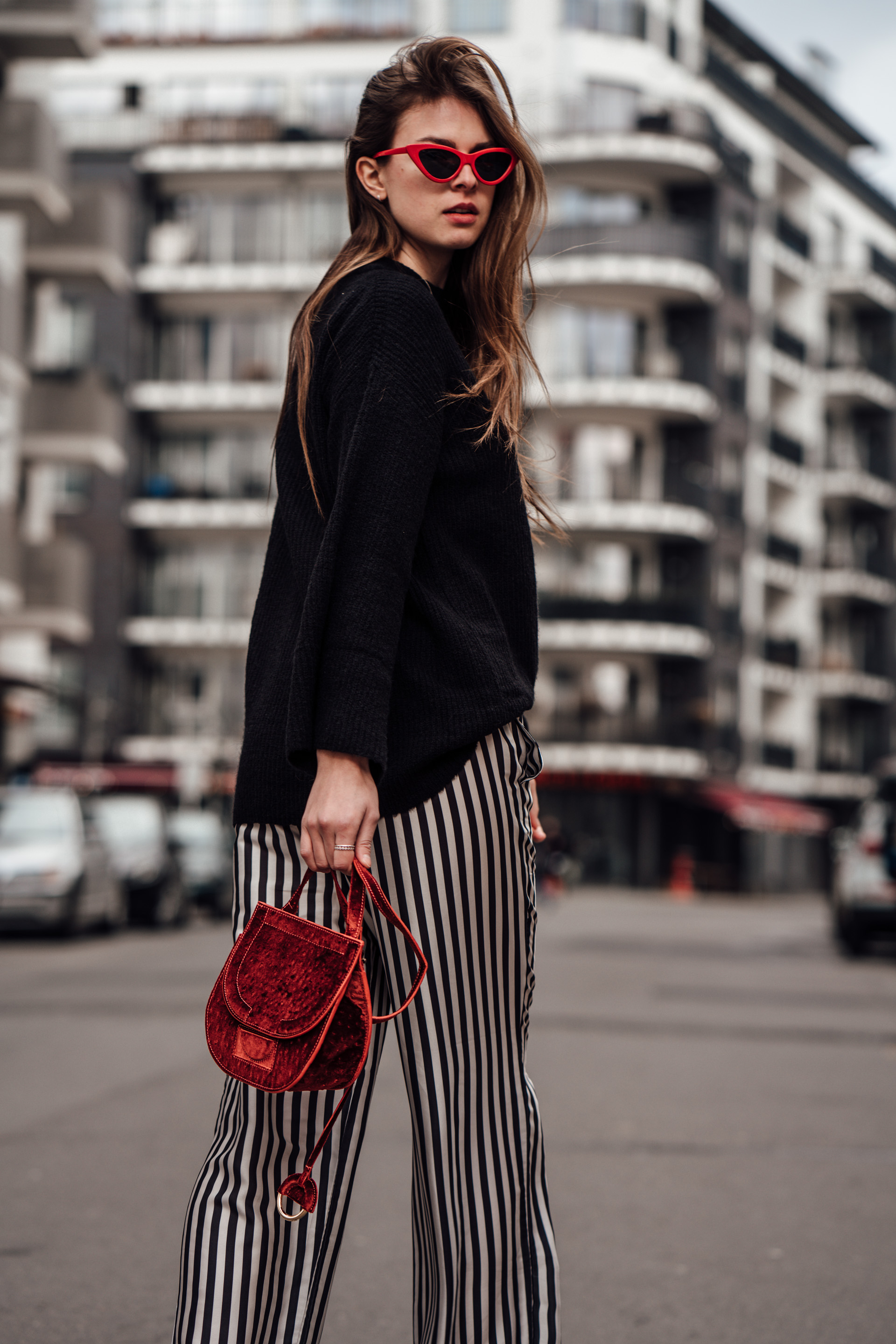 How to style: wearing striped pants this season || spring outfit